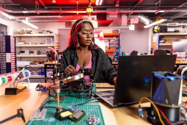 Tech & Electronics – How Devices and Digital Systems Power Modern Life
